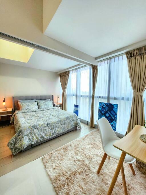 Cosy Executive 1 Bedroom Uptown Parksuites Ultra Fast Internet Manila Exteriör bild