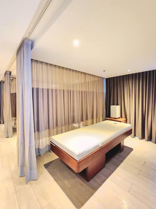 Cosy Executive 1 Bedroom Uptown Parksuites Ultra Fast Internet Manila Exteriör bild