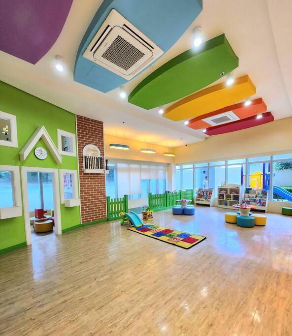 Cosy Executive 1 Bedroom Uptown Parksuites Ultra Fast Internet Manila Exteriör bild