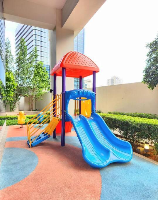 Cosy Executive 1 Bedroom Uptown Parksuites Ultra Fast Internet Manila Exteriör bild