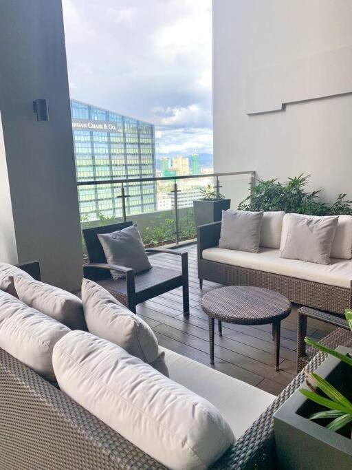 Cosy Executive 1 Bedroom Uptown Parksuites Ultra Fast Internet Manila Exteriör bild