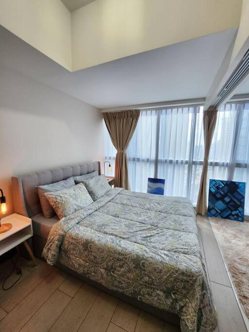 Cosy Executive 1 Bedroom Uptown Parksuites Ultra Fast Internet Manila Exteriör bild