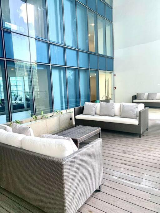 Cosy Executive 1 Bedroom Uptown Parksuites Ultra Fast Internet Manila Exteriör bild