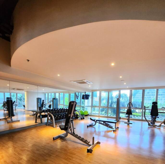 Cosy Executive 1 Bedroom Uptown Parksuites Ultra Fast Internet Manila Exteriör bild