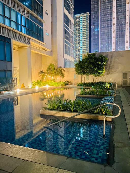 Cosy Executive 1 Bedroom Uptown Parksuites Ultra Fast Internet Manila Exteriör bild