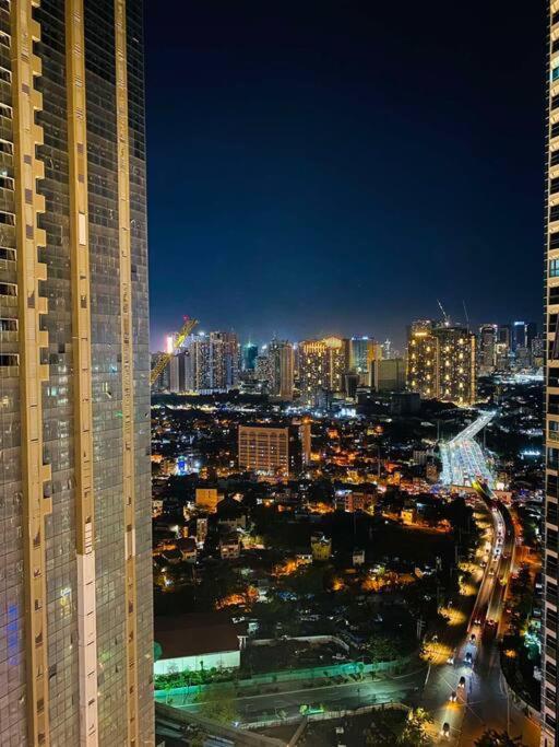 Cosy Executive 1 Bedroom Uptown Parksuites Ultra Fast Internet Manila Exteriör bild